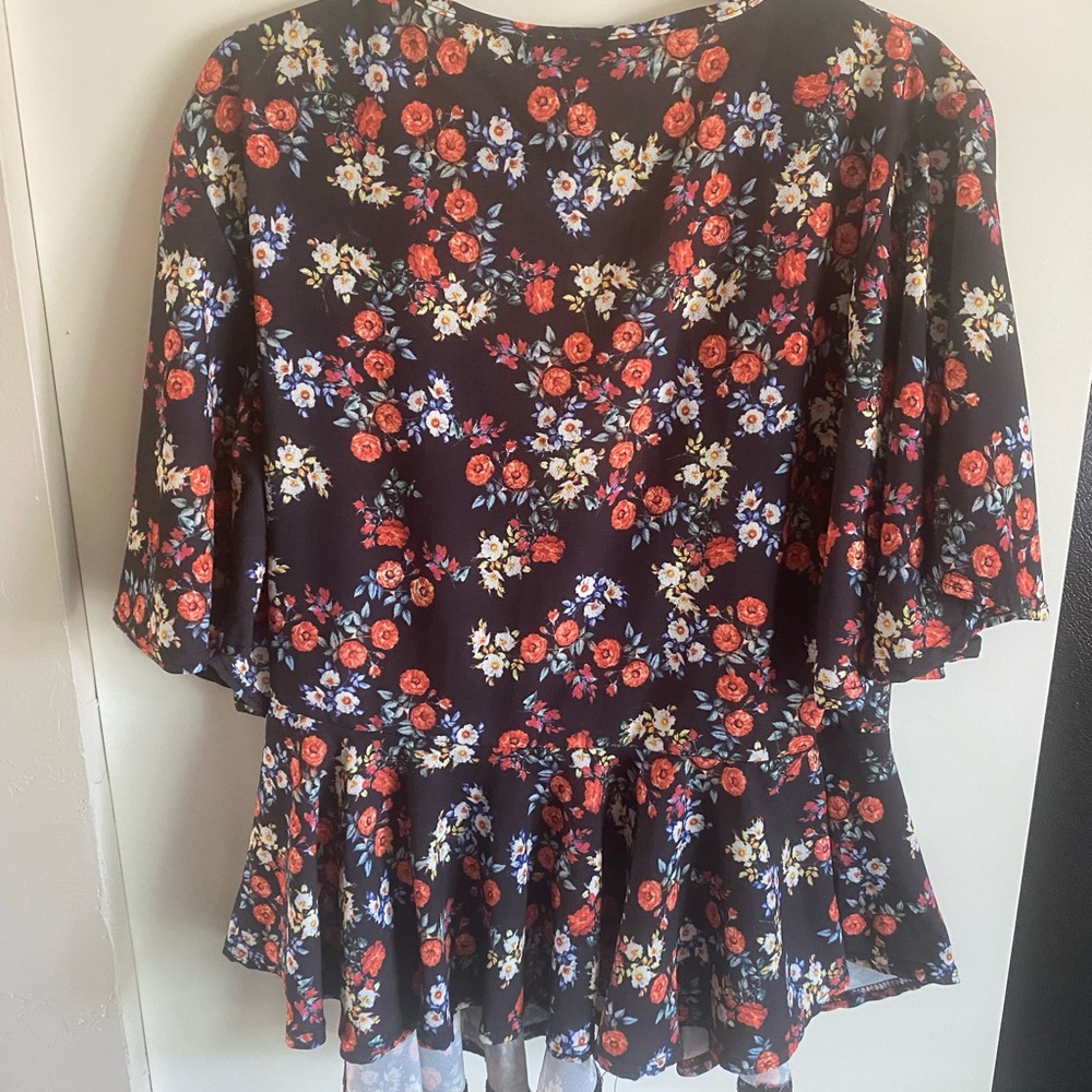 Boohoo floral wrap top - Picture 2 of 3